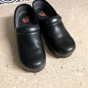 Dansko XP clogs size 38